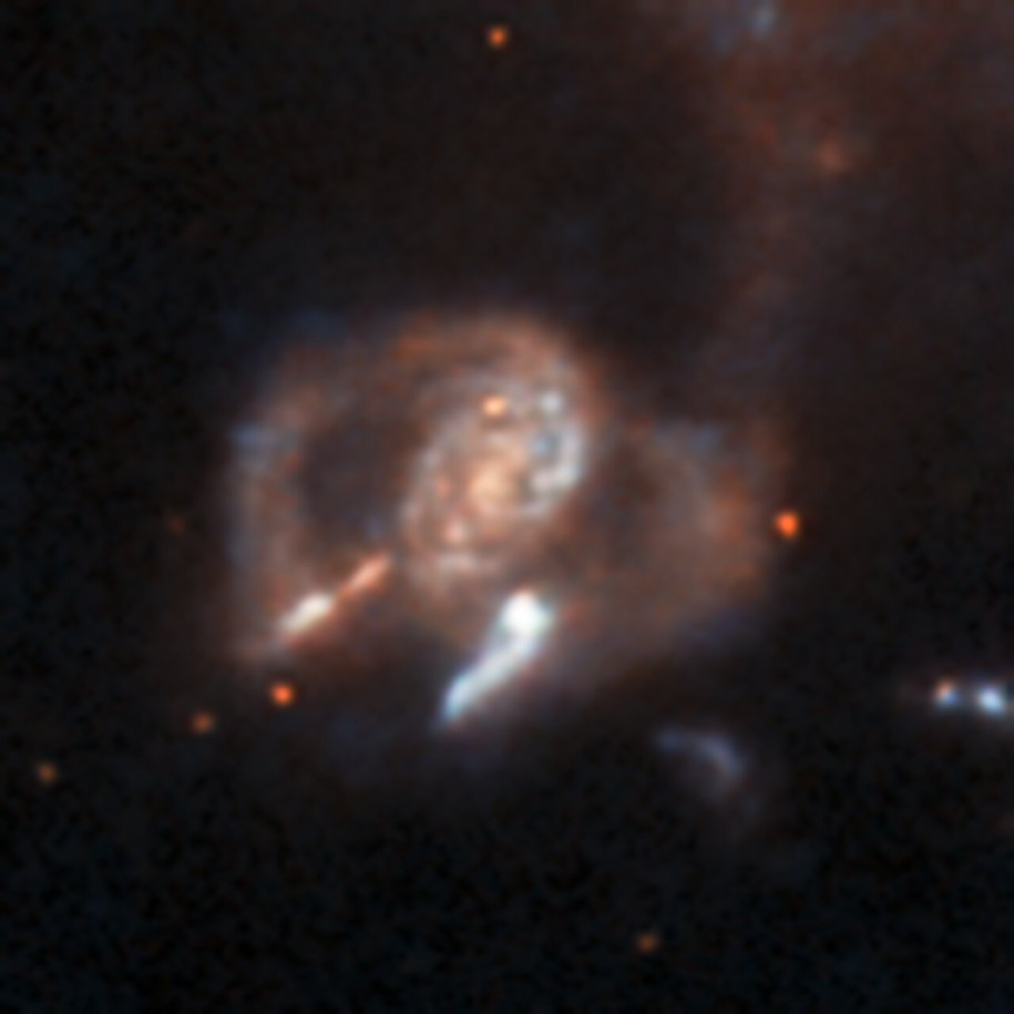 Przykład galaktyki, której dokładny typ nie jest jasny i nie była wcześniej znana astronomom. /ESA/Hubble & NASA, D. O’Ryan, P. Gómez (European Space Agency), M. Zamani (ESA/Hubble) /Materiały prasowe