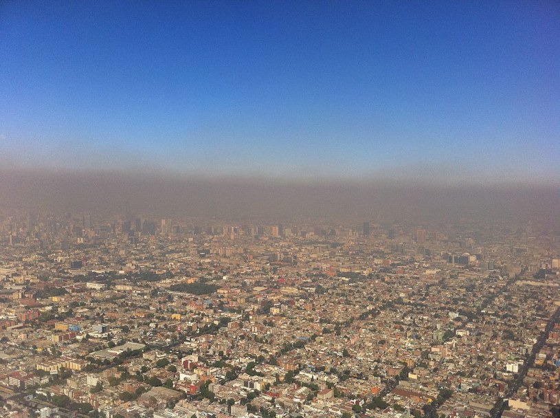 Przykład smogu fotochemicznego w Meksyku /Wikipedia
