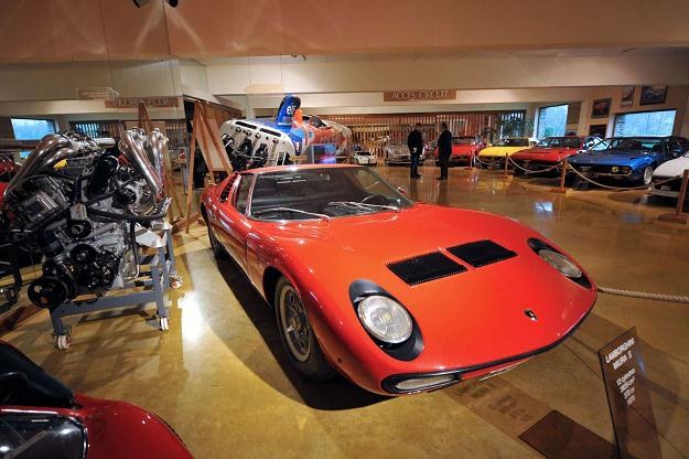 Przykładem samochodowej perełki może być Lamborghini Miura z 1970 roku /AFP