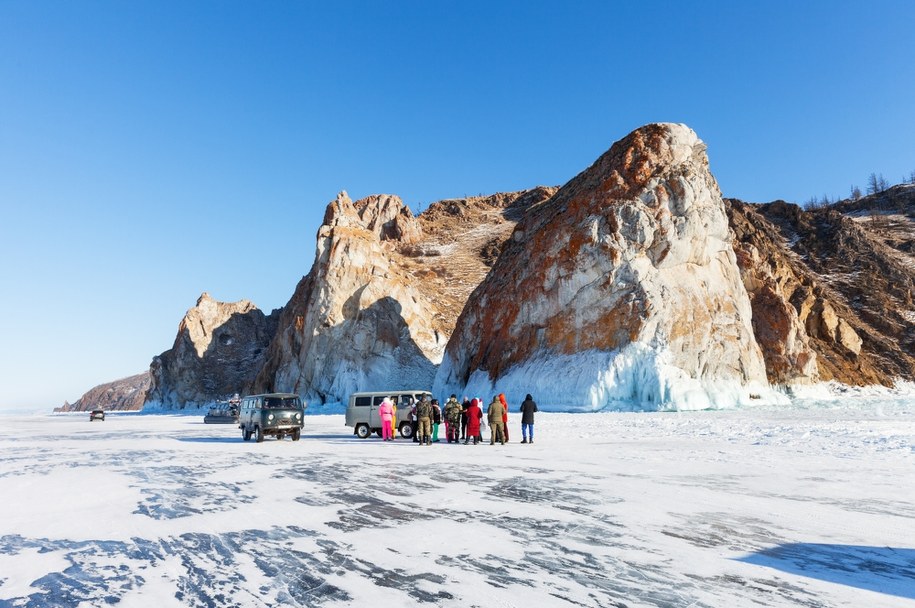 Przylądek Trzech Braci - jezioro Bajkał /Shutterstock