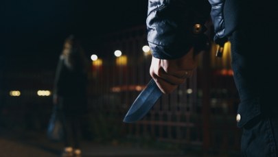 Przyłapała go na niszczeniu plakatu wyborczego. Groził jej ostrym narzędziem