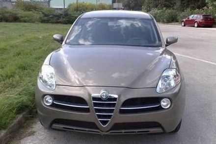 Przyłapany prototyp SUV-a Alfa Romeo /Informacja prasowa