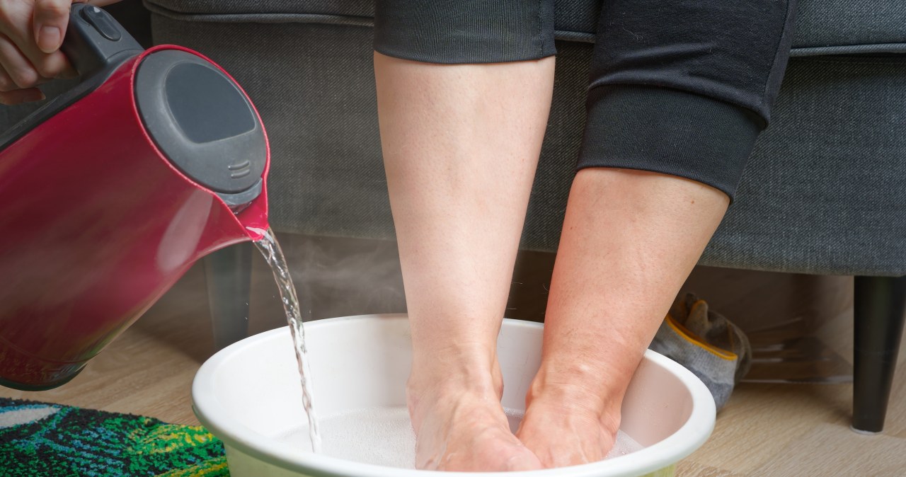 Przynieś ulgę zmęczonym nogom wieczorem w 3 prostych krokach /123RF/PICSEL