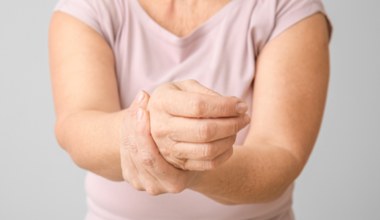 Przypadłość informatyków i kasjerów. Jak wygląda ganglion i czy jest groźny?