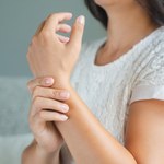 Przypadłość informatyków i kasjerów. Jak wygląda ganglion i czy jest groźny?