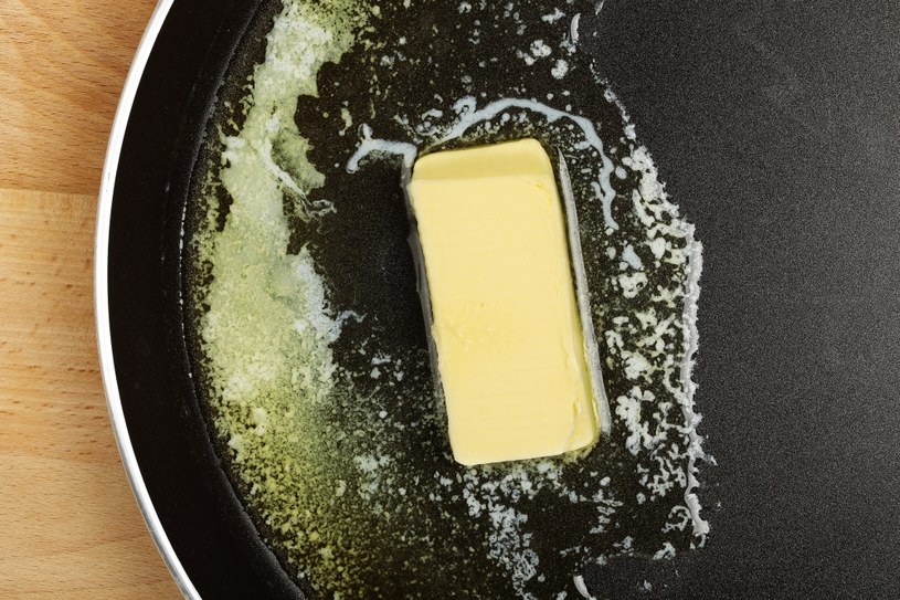 Przypalenie masła to kulinarny grzech ciężki  Czytaj więcej na https://www.styl.pl/kuchnia/news-uzywasz-masla-5-bledow-ktorych-mozesz-uniknac,nId,2206021#utm_source=paste&utm_medium=paste&utm_campaign=firefox /123RF/PICSEL