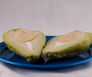 Przypomina gruszkę, ale niewiele ma z nią wspólnego. Syci na długo, pomaga na problemy z krążeniem i nerkami