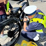 Przypominają rowery elektryczne, ale nimi nie są. Znów posypały się mandaty