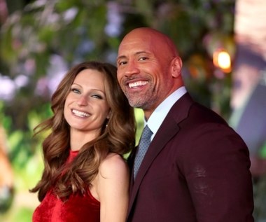 Przypomnijmy, że 16-letnia córka Dwayne'a Johnsona z poprzedniego małżeństwa, Simone Garcia Johnson, została wybrana przyszłoroczną Miss Złotych Globów. Podczas styczniowej gali wręczenia Złotych Globów będzie podawać statuetki zwycięzcom.

Z obecną partnerką aktor ma także dwuletnią córkę Jasmine.