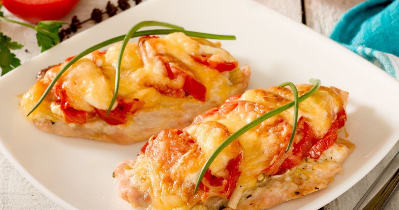 Przyprawa gyros wspaniale pasuje do kurczaka / elenahramowa /123RF/PICSEL