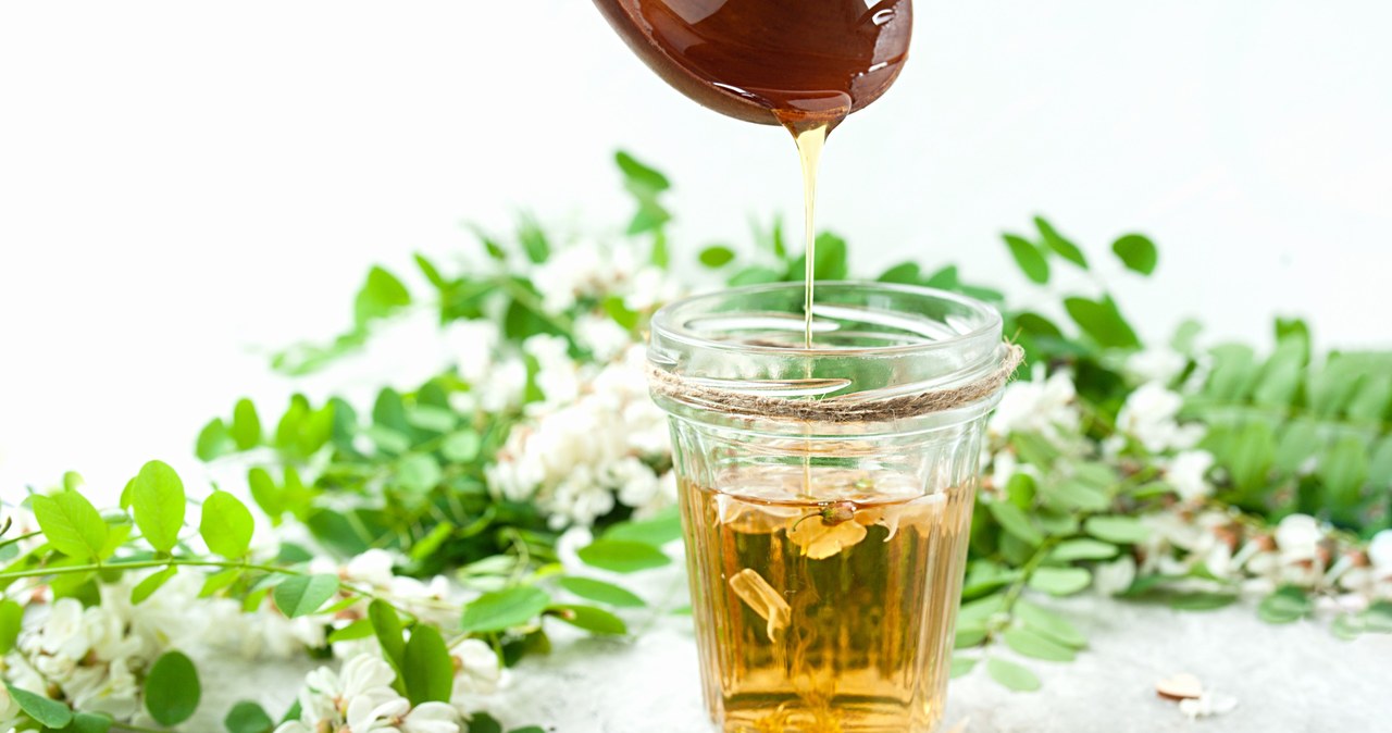 Przyrządź z kwiatów akacji herbatę, a nie będziesz mieć problemów z bezsennością | Fot. 123RF/Picsel /123RF/PICSEL