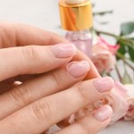 Przyspiesz wzrost paznokci w 7 dni domową kuracją olejową. Efekty cię zaskoczą
