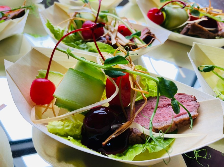 Przystawka z piersią z kaczki oraz wiśniami /Agnieszka Wyderka /RMF FM