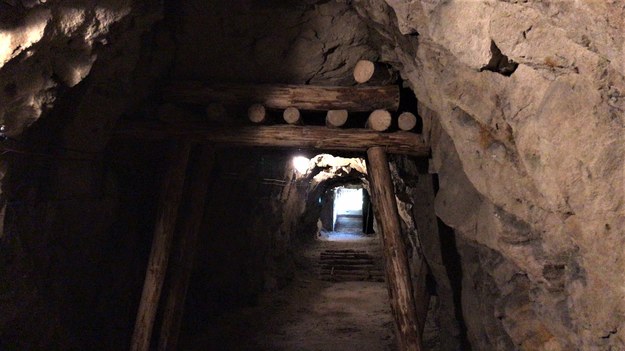 Przystosowanie tuneli do ruchu turystycznego i budowa specjalnych szybów z klatkami schodowymi kosztowała 3,5 mln złotych. /Bartek Paulus /RMF FM