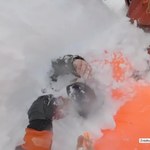 Przysypała je lawina, zostały wykopane przez innych narciarzy. Nagranie akcji ratunkowej w Alpach