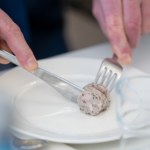 Przyszli ocenić, która kiełbasa jest najlepsza. Ślinka cieknie