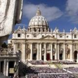 Przyszły papież będzie musiał znaleźć nowe źródło przychodów dla Watykanu /AFP
