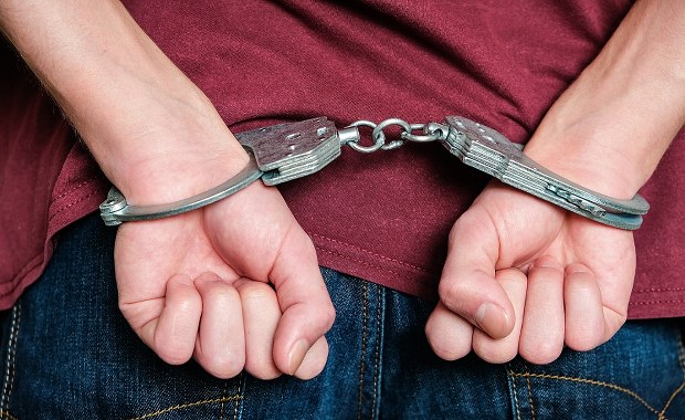 Przywiązali do krzesła, grozili obcięciem palców. Brutalne uwięzienie w Łodzi