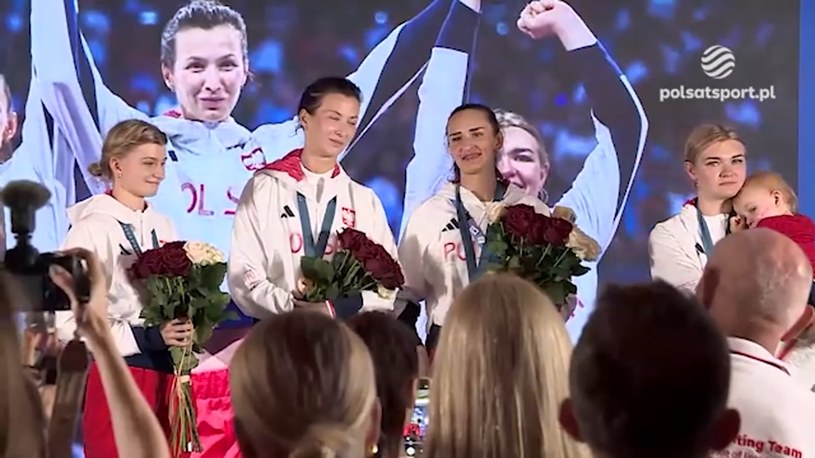 Przywitanie brązowych medalistek olimpijskich w Domu Polskim w Paryżu. WIDEO