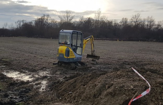 Przywłaszczoną koparkę odnalazł policjant po służbie /Podkarpacka Policja /Policja