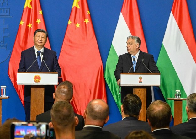 Przywódca Chin Xi Jinping i premier Węgier Viktor Orban /Szilard Koszticsak /PAP/EPA
