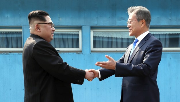 Przywódca Korei Płn. Kim Dzong Un i prezydent Korei Płd. Mun Dze In /KOREA SUMMIT PRESS POOL / POOL /PAP/EPA
