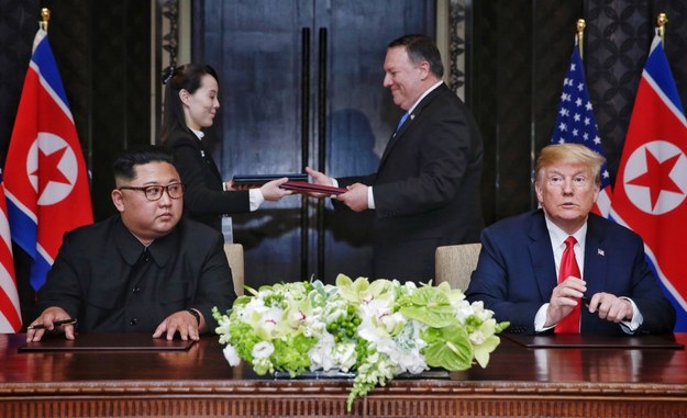 Przywódca Korei Północnej i prezydent USA /KEVIN LIM / THE STRAITS TIMES  /PAP/EPA