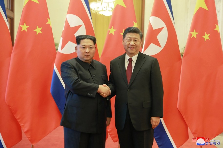 Przywódca Korei Północnej Kim Dzong Un i prezydent Chin Xi Jinping. /KCNA /PAP/EPA