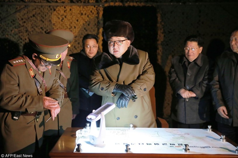 Przywódca Korei Północnej Kim Dzong Un na ćwiczeniach wojskowych, zdj. ilustracyjne /KNS/AFP /East News