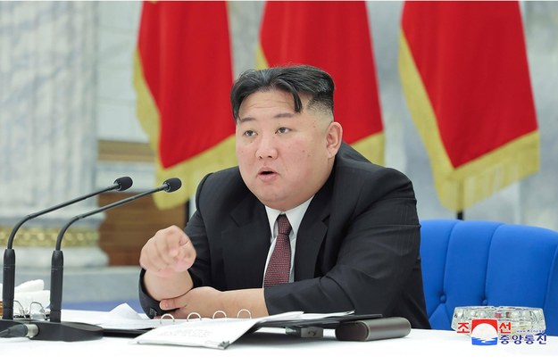 Przywódca Korei Północnej Kim Dzong Un /Office of the North Korean government /PAP/Newscom