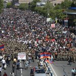 Przywódca protestów w Armenii proponuje przedterminowe wybory parlamentarne