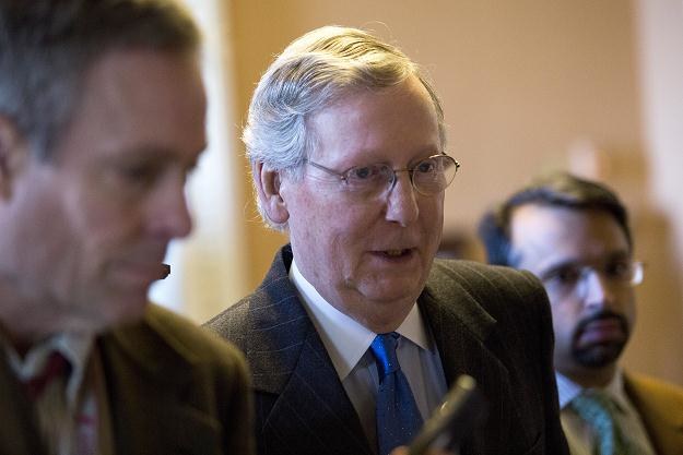 Przywódca republikańskiej mniejszości Mitch McConell w Waszyngtonie, 30 grudnia 2012 /AFP