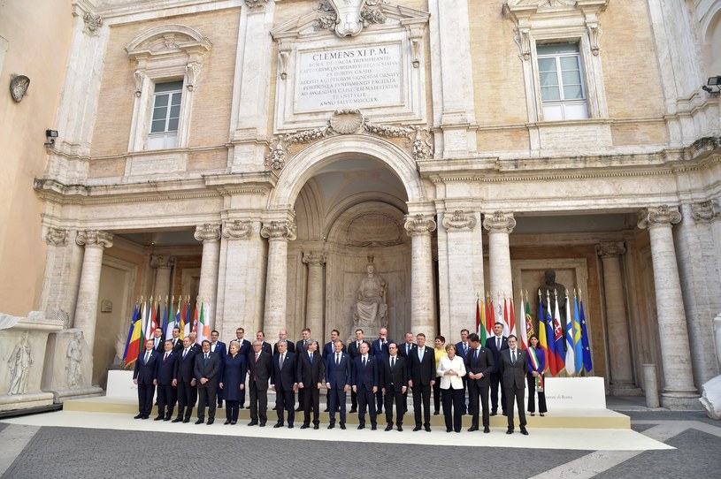 Przywódcy 27 państw UE, bez Wielkiej Brytanii, podkreślili w sobotę na uroczystszym szczycie w Rzymie osiągnięcia 60 lat integracji europejskiej. /AFP