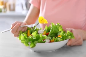 Przywraca równowagę w jelitach. Wpływa też na poziom cholesterolu i wartości CRP