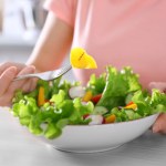 Przywraca równowagę w jelitach. Wpływa też na poziom cholesterolu i wartości CRP