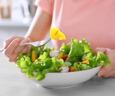 Przywraca równowagę w jelitach. Wpływa też na poziom cholesterolu i wartości CRP