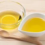 Przywróć połysk siwym włosom maseczką z żółtka i oliwy