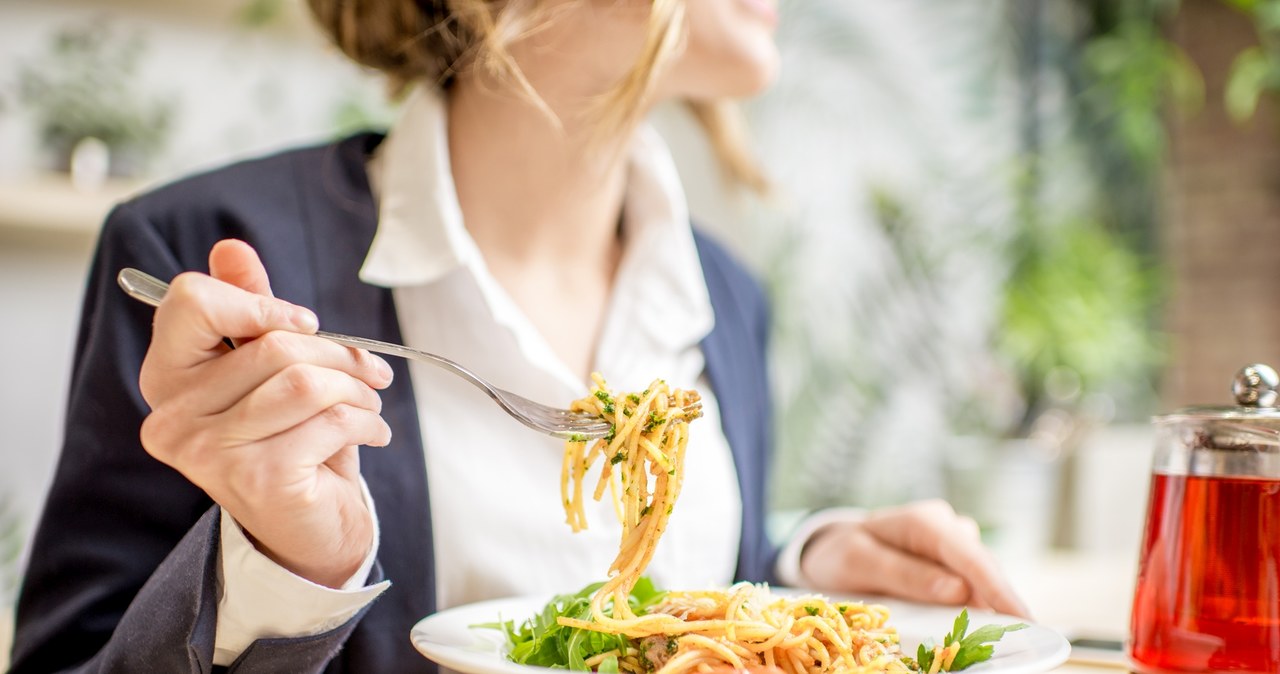 Przywróć równowagę flory jelitowej odpowiednią dietą /Adobe Stock