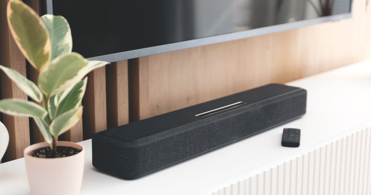 Przyzwoity soundbar na promocji w Action! /adobestock /INTERIA.PL