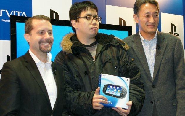 PS Vita - zdjęcie z premiery nowej konsoli Sony /Informacja prasowa