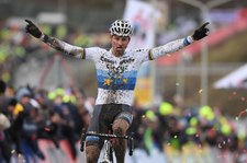 PŚ w kolarstwie przełajowym: Mathieu van der Poel wygrał ostatnie zawody