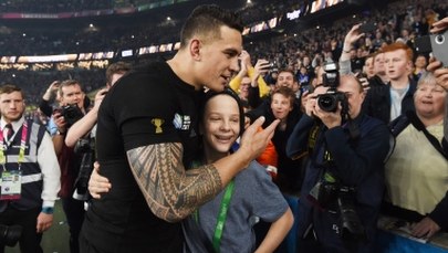 PŚ w rugby: Ochroniarz przewrócił młodego kibica, świeżo upieczony mistrz oddał mu medal! [FILM]