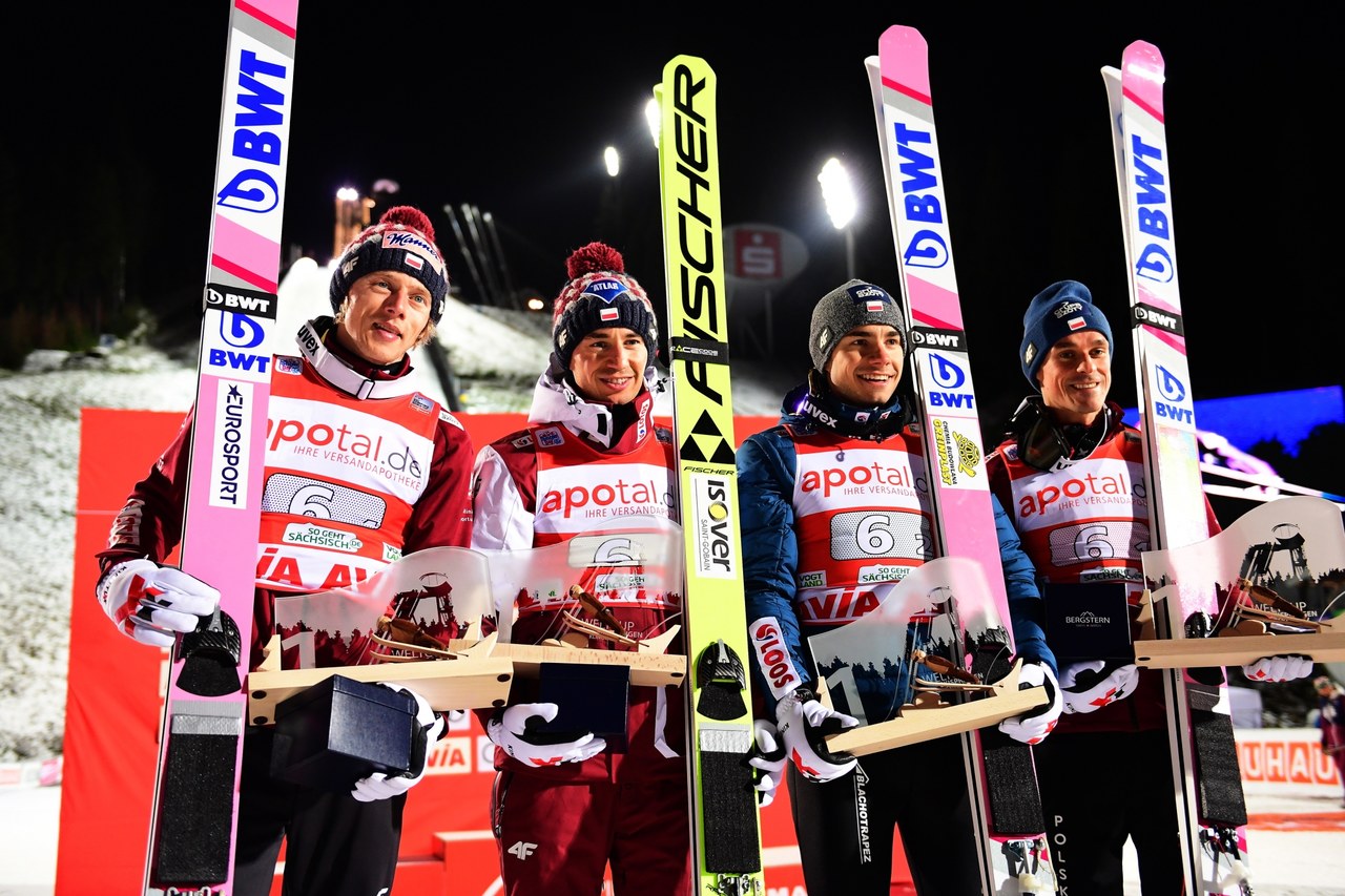 PŚ w skokach: Zwycięski powrót do Klingenthal. Polacy pierwsi w drużynowym konkursie