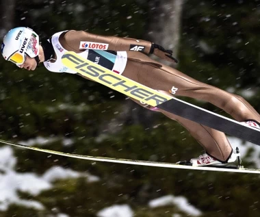 PŚ w Trondheim: Kamil Stoch najlepszy w wietrznych kwalifikacjach! Stefan Kraft zaliczył wpadkę