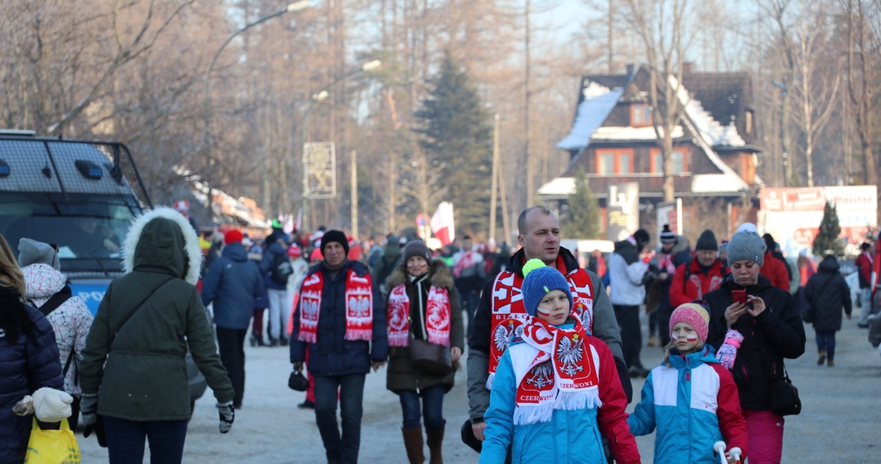 PŚ w Zakopanem: Kibice zagrzewają biało-czerwonych do walki