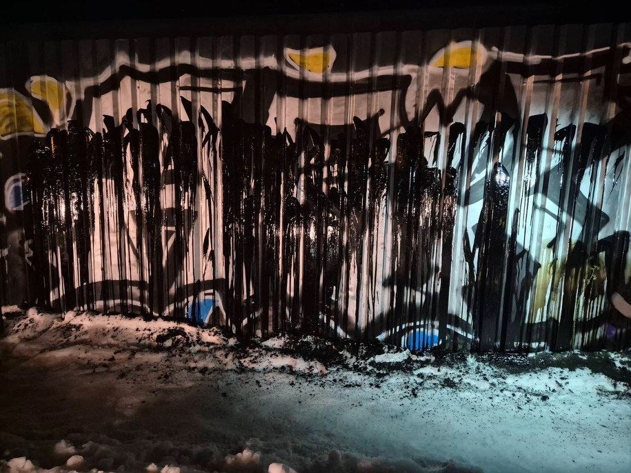 Pseudokibice podejrzani są o zniszczenie kilkunastu elewacji /Komenda Wojewódzka Policji w Gdańsku /Policja