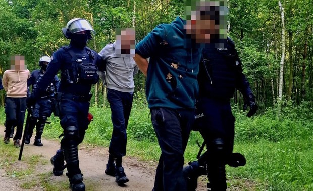 Pseudokibice przed ustawką przyłapani na gorącym uczynku. Szokująca akcja służb