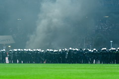 Pseudokibice przerwali mecz w Poznaniu