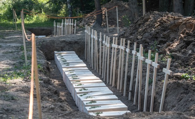 "Psychologiczny przełom po stronie ukraińskiej". Ruszą ekshumacje w Hucie Pieniackiej 