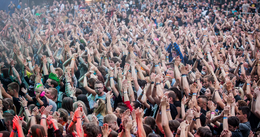 Publiczność podczas koncertu Farben Lehre na Jarocin Festiwalu /fot. Jakub Janecki / Prestige MJM /materiały promocyjne